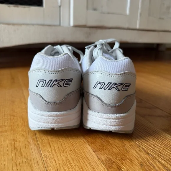 Nike Air Max 1 Sneakers - Light Smoke Gray - Picture 3 of 7